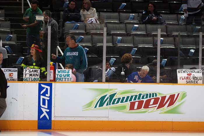 7sharks_flames_fans4