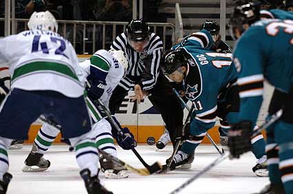 Marcel Goc faceoff Pavol Demitra photo